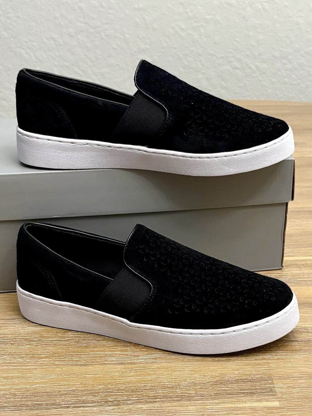 Vionic Kani Women’s Slip-On Flats US Size 7 Black Suede Comfort Shoes New